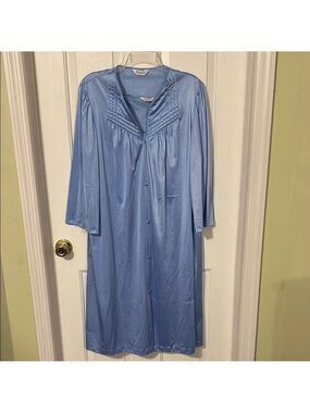 Vanity Fair Blue Women's Robe and Nightgown. Size L. Good condition